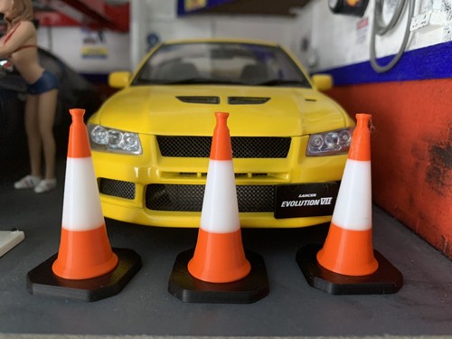 Scale garage diorama - scale,
