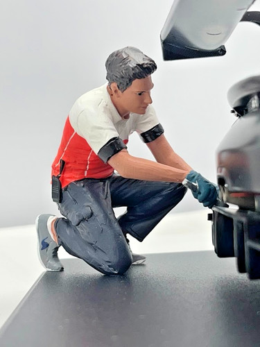 Race crew mechanic resin model - race,