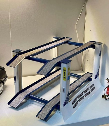 Scale post garage - 1/18,