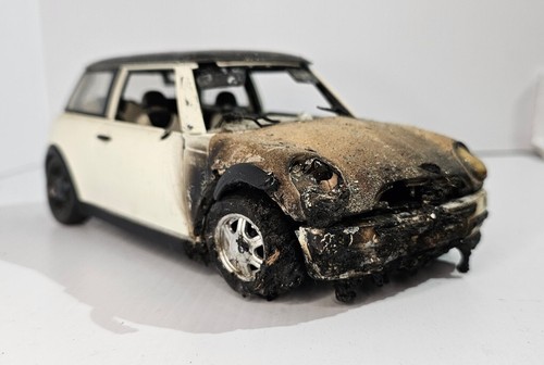 Mini modified crashed - 1:18,