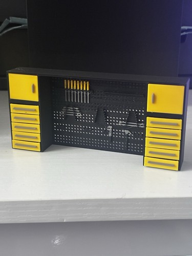 Scale half work bench - half,